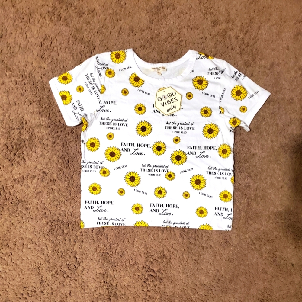 JUNIORS SIZE S. GOOD VIBES ONLY SHIRT
